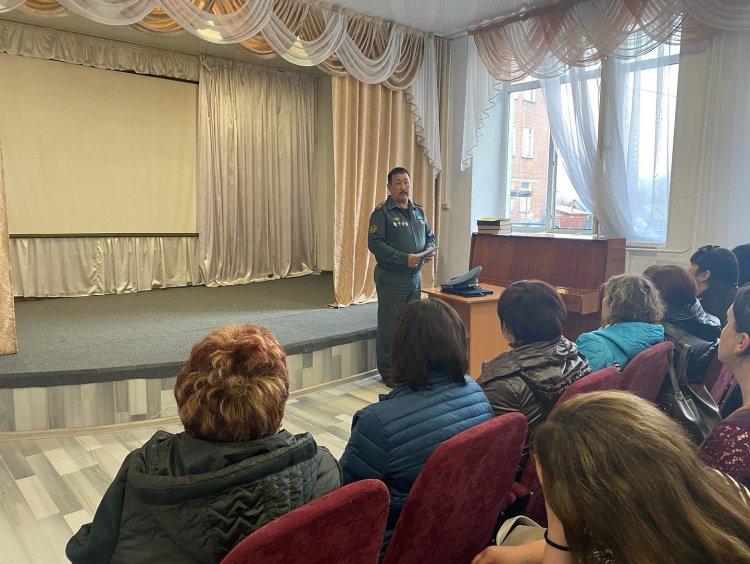 9-сыныптың ата-аналарына арналған "Бітірушіге қалай көмектесуге болады"дәрісханасы.